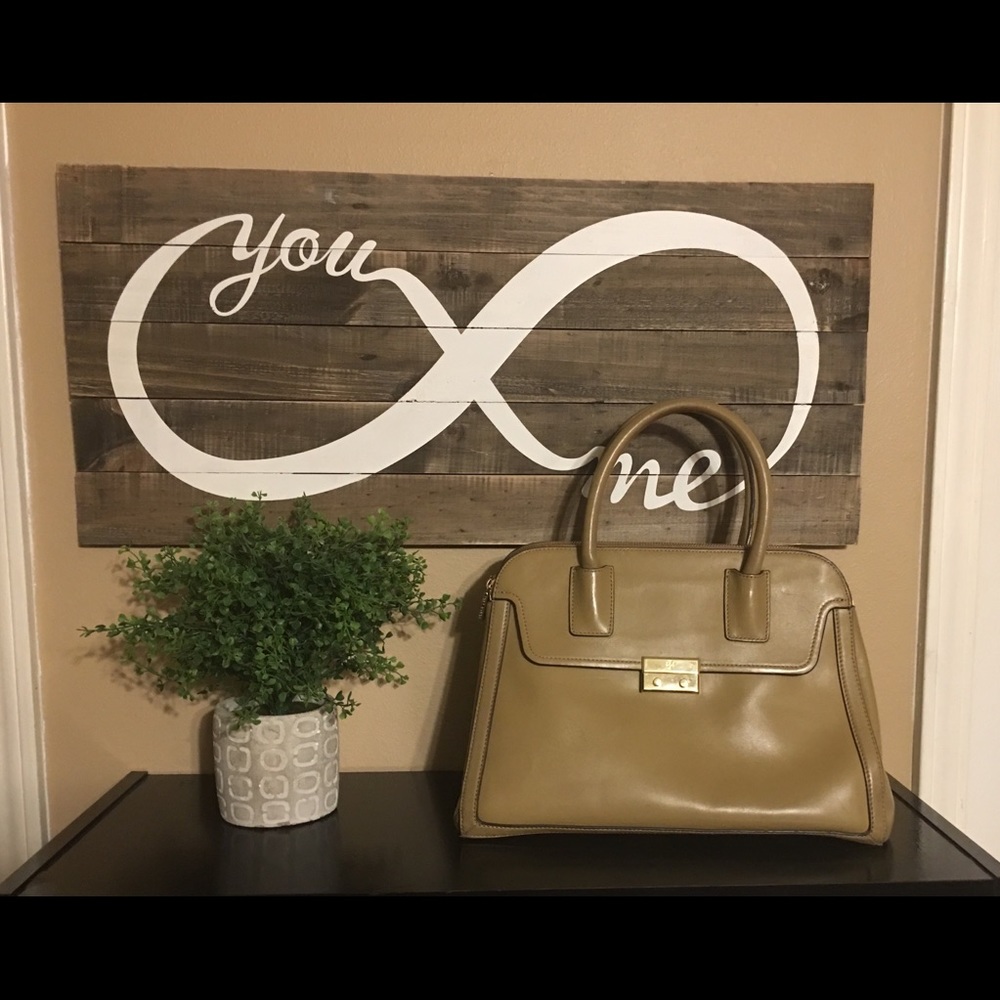 Sold - Picture 3 of 8